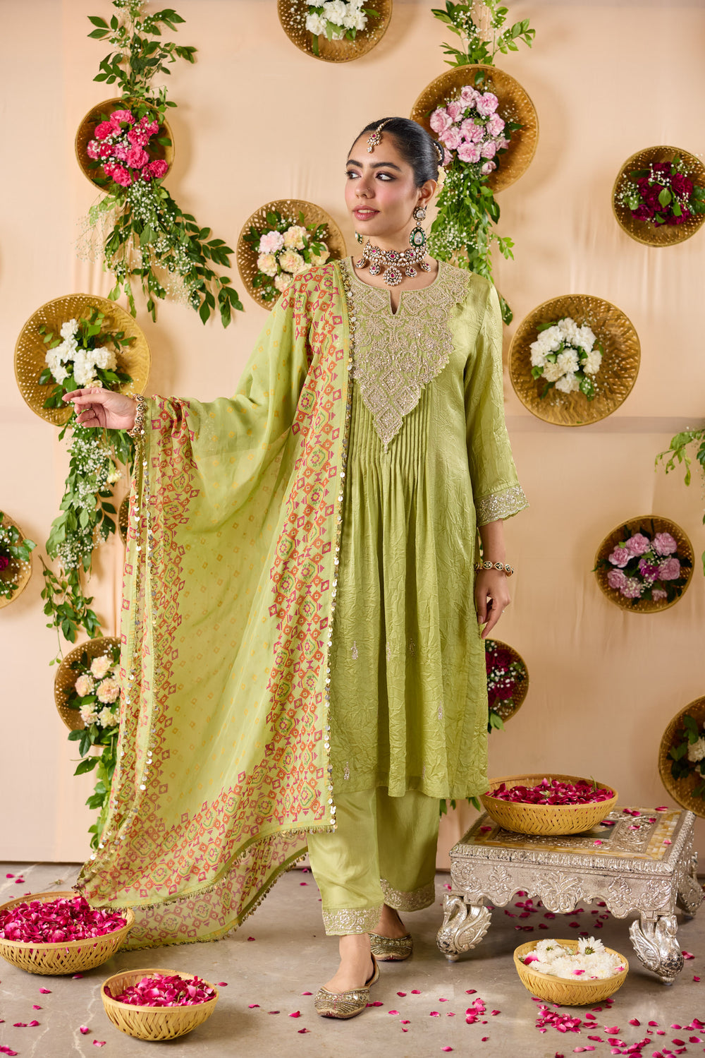 Hariyali pintuck kurta with pants & Dupatta