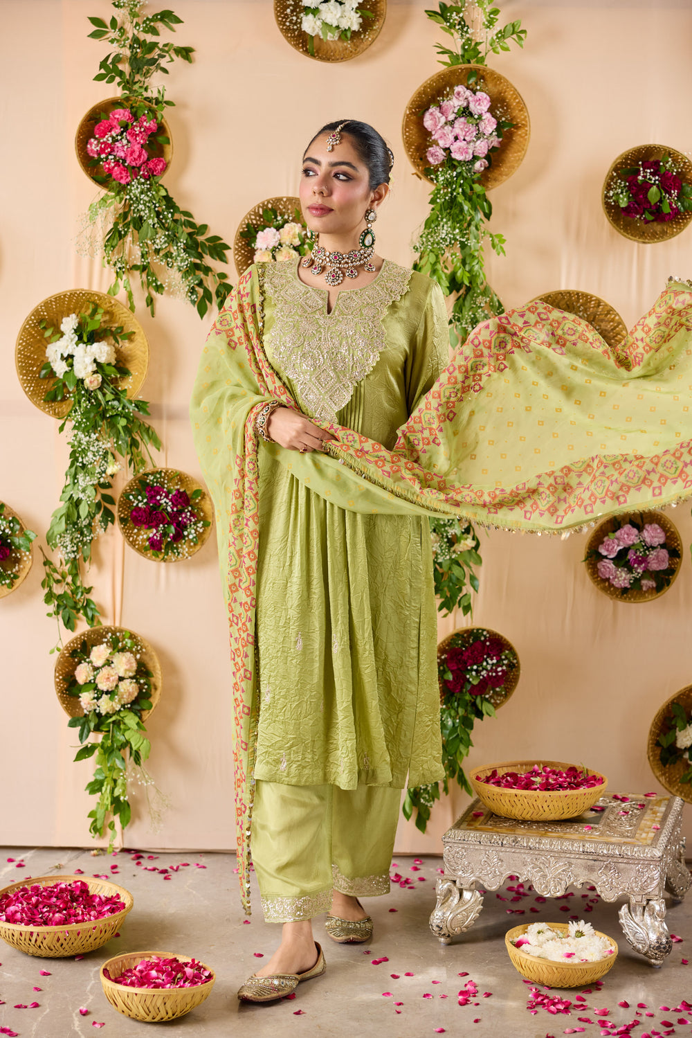 Hariyali pintuck kurta with pants & Dupatta