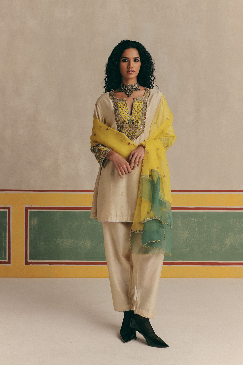 Chidiya Banarsi Embroidered Kurta with pants and Organza color block dupatta