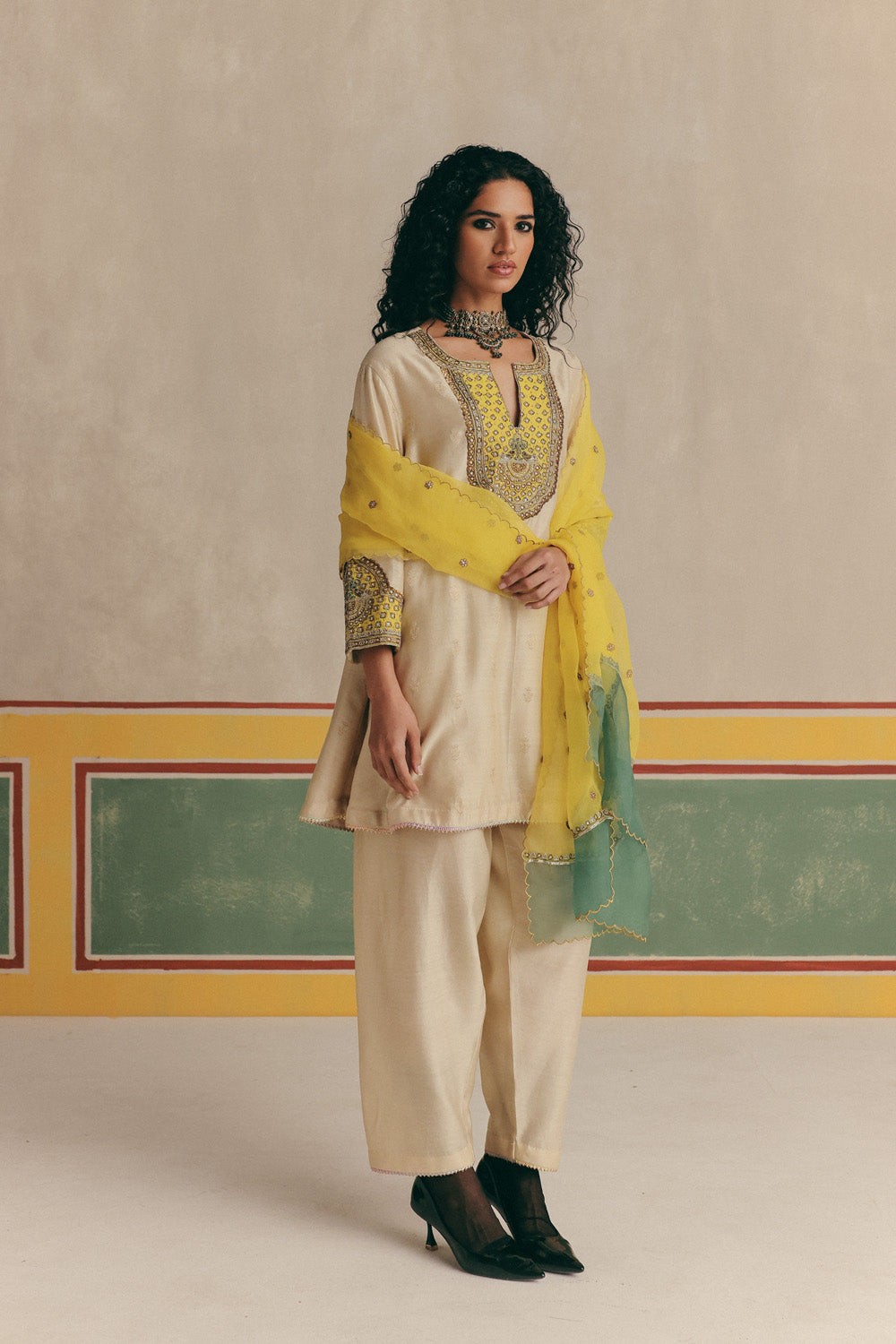 Chidiya Banarsi Embroidered Kurta with pants and Organza color block dupatta