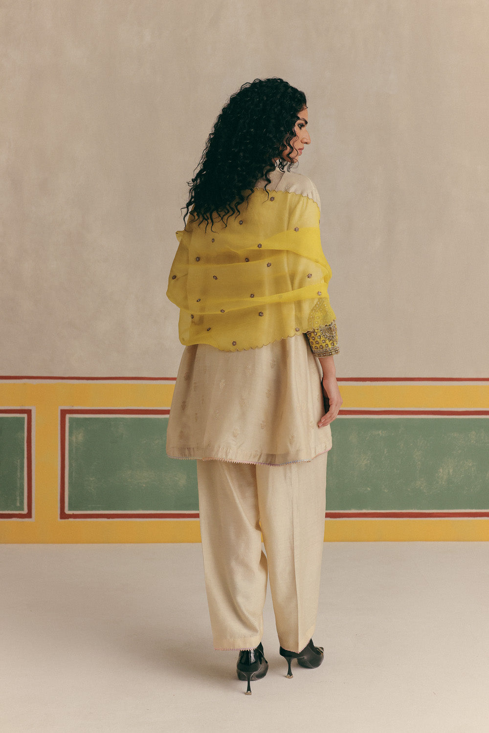 Chidiya Banarsi Embroidered Kurta with pants and Organza color block dupatta