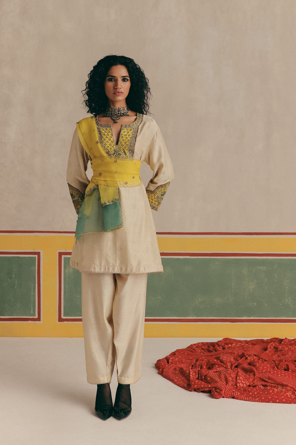 Chidiya Banarsi Embroidered Kurta with pants and Organza color block dupatta
