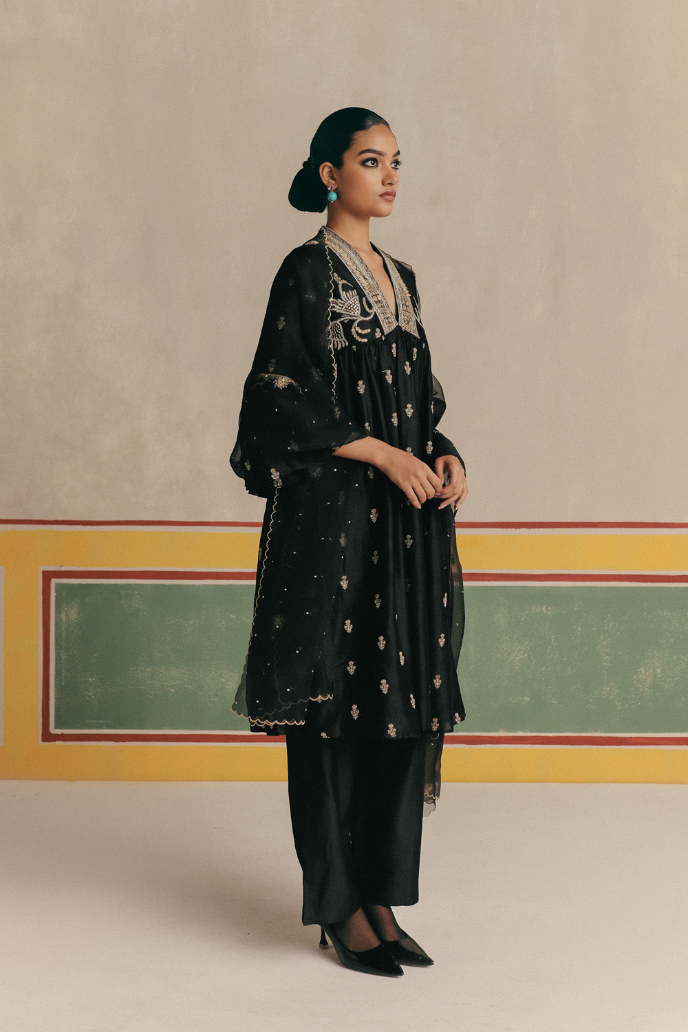 Raat ki Rani Banarsi Embroidered Kurta with pants and Organza color block dupatta with embroidery
