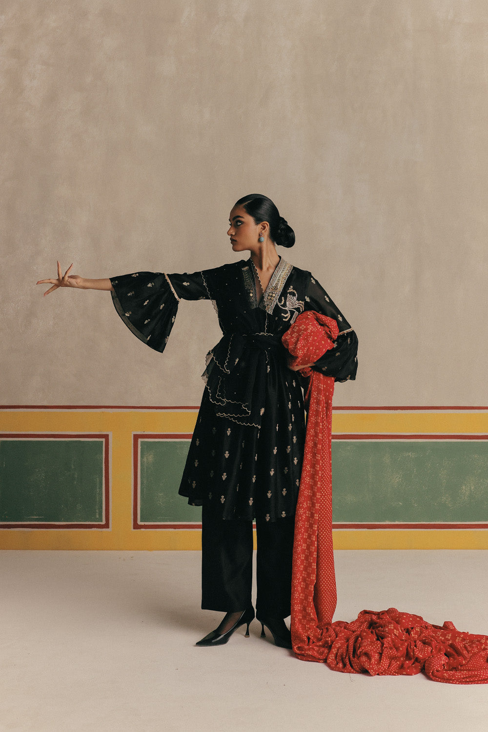 Raat ki Rani Banarsi Embroidered Kurta with pants and Organza color block dupatta with embroidery