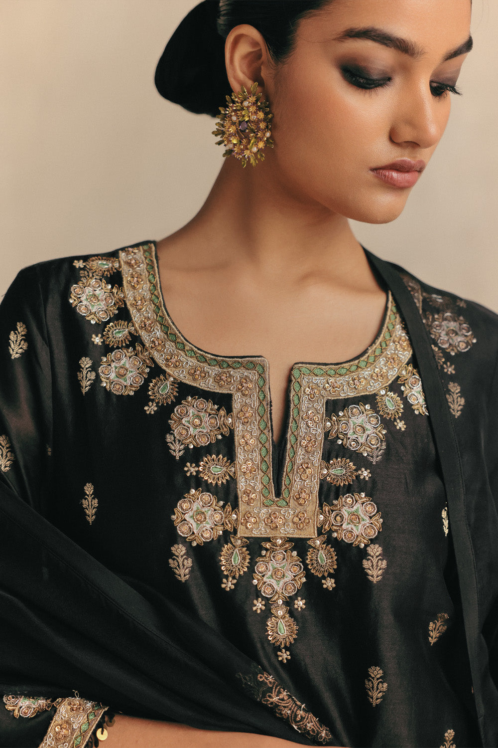 Zinnia Banarsi Embroidered Kurta with pants and Organza dupatta