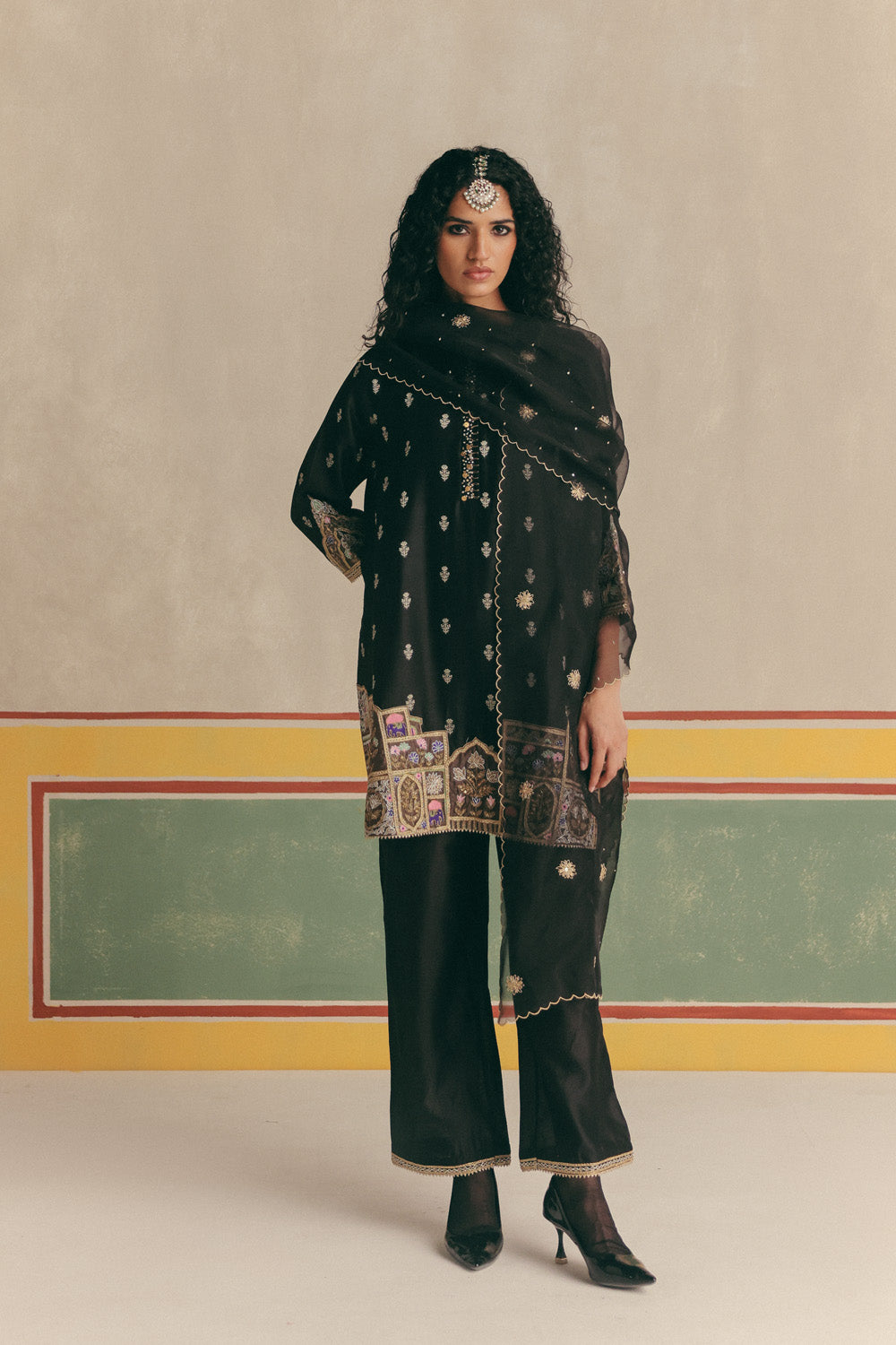 Koyal Banarsi Embroidered Kurta with pants and Organza dupatta
