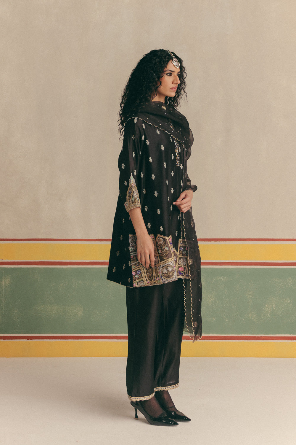 Koyal Banarsi Embroidered Kurta with pants and Organza dupatta