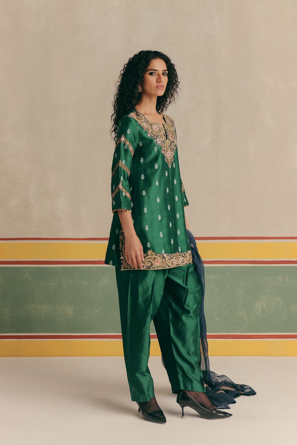 Starling Banarsi Embroidered Kurta with pants and Organza dupatta