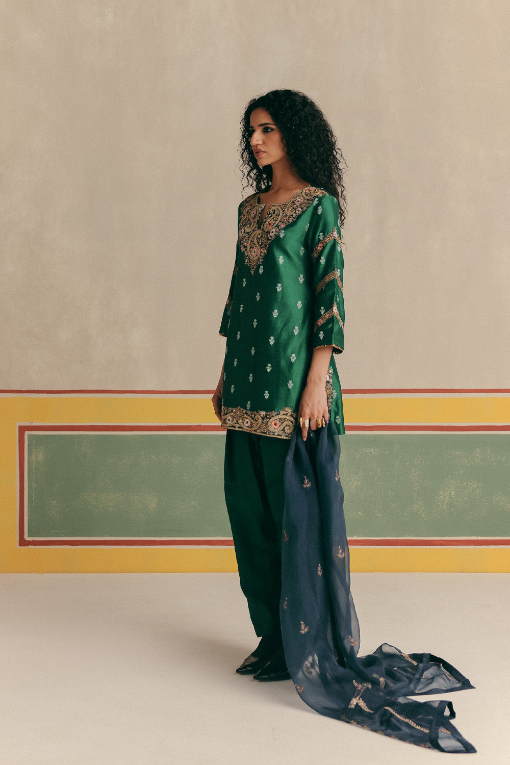 Starling Banarsi Embroidered Kurta with pants and Organza dupatta