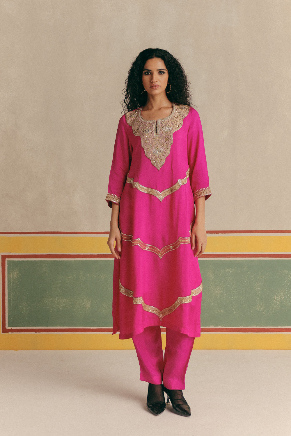 Hibiscus Banarsi Embroidered Kurta with pants and Organza dupatta