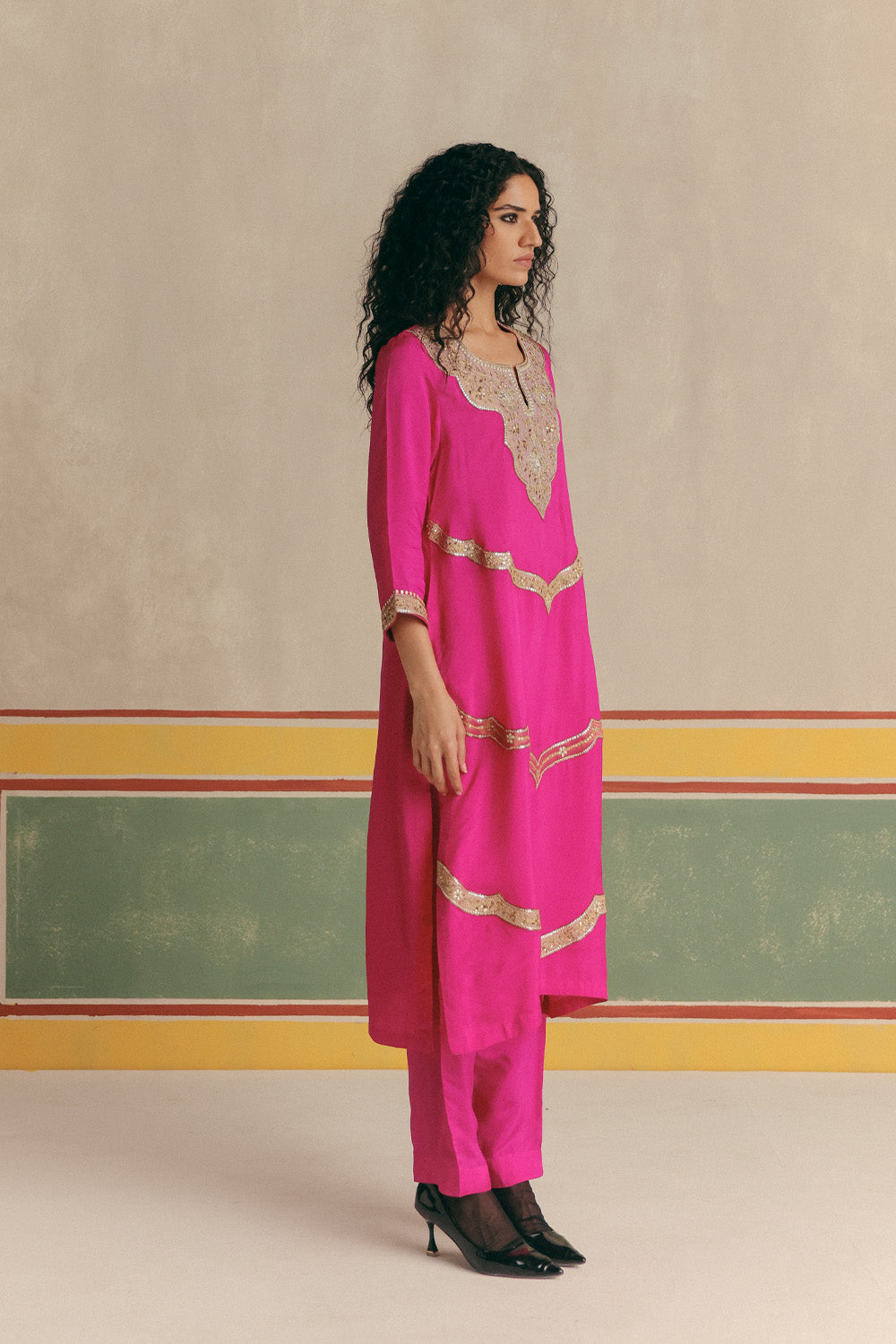 Hibiscus Banarsi Embroidered Kurta with pants and Organza dupatta