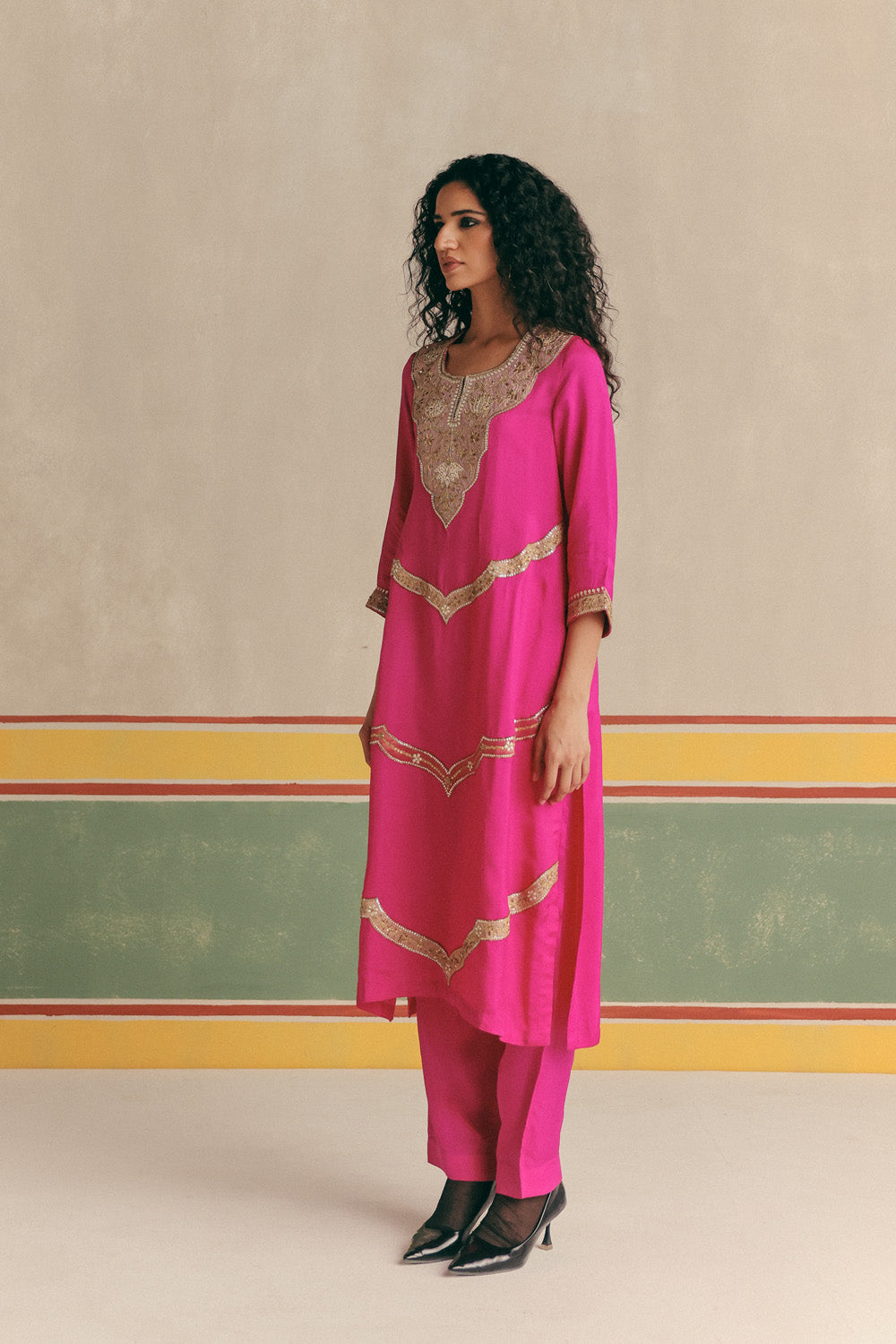 Hibiscus Banarsi Embroidered Kurta with pants and Organza dupatta