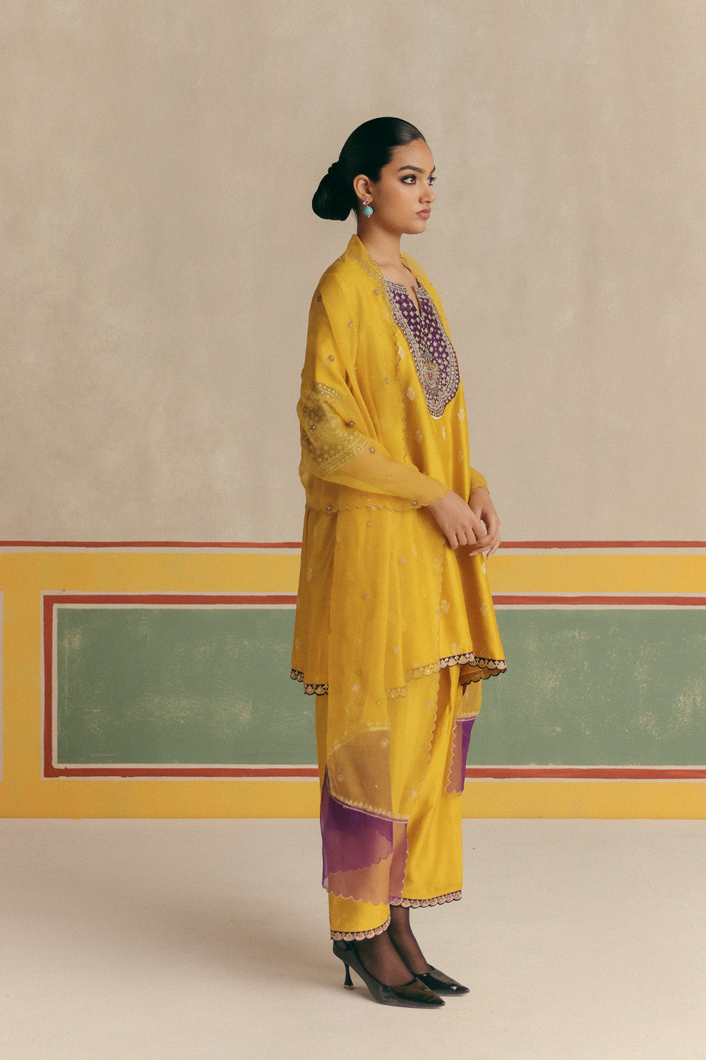 Chidiya Banarsi Embroidered Kurta with pants and Organza color block dupatta with embroidery