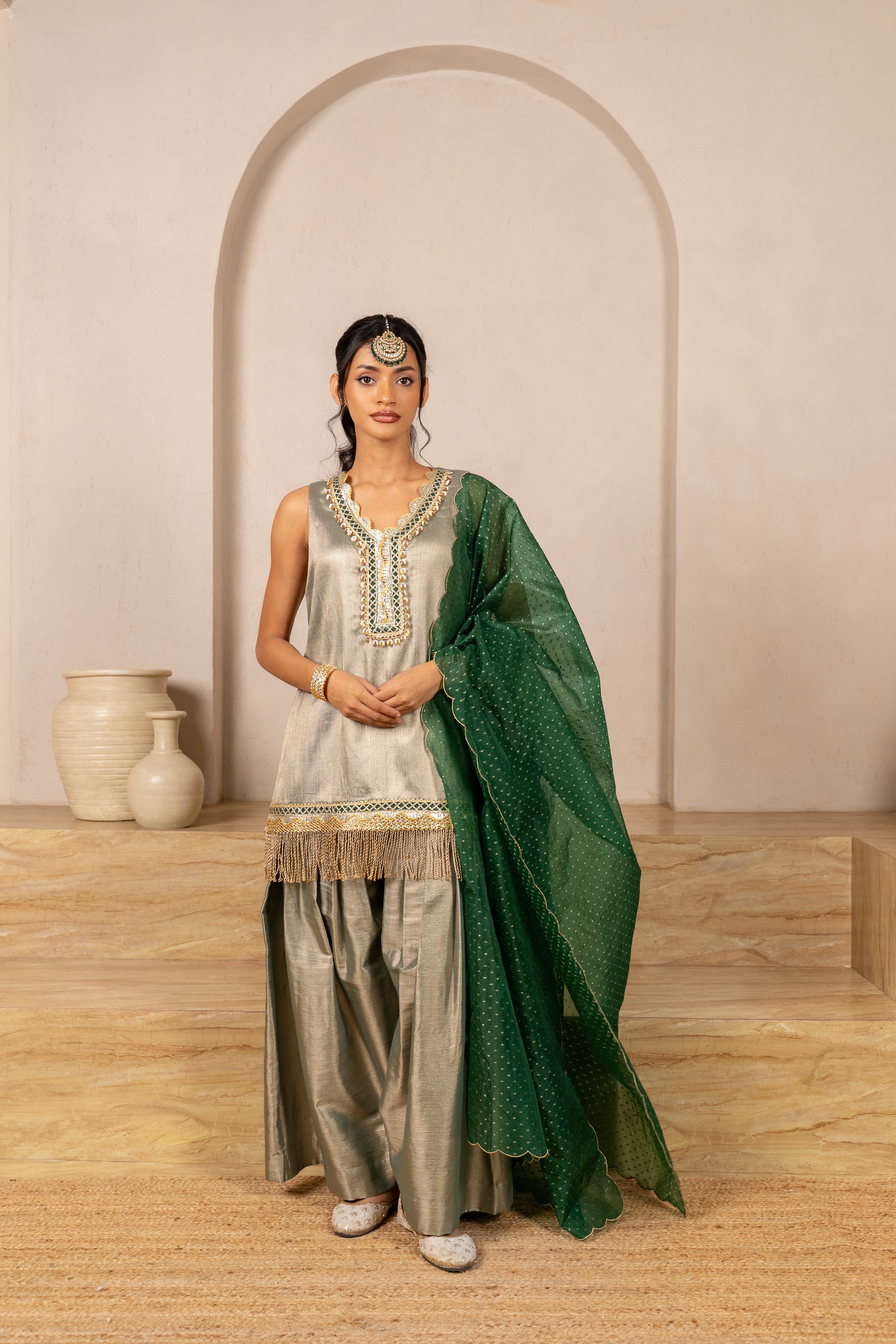 Chamak Sleeveless Twill kurta , Pants &amp; Banarasi Organza Dupatta