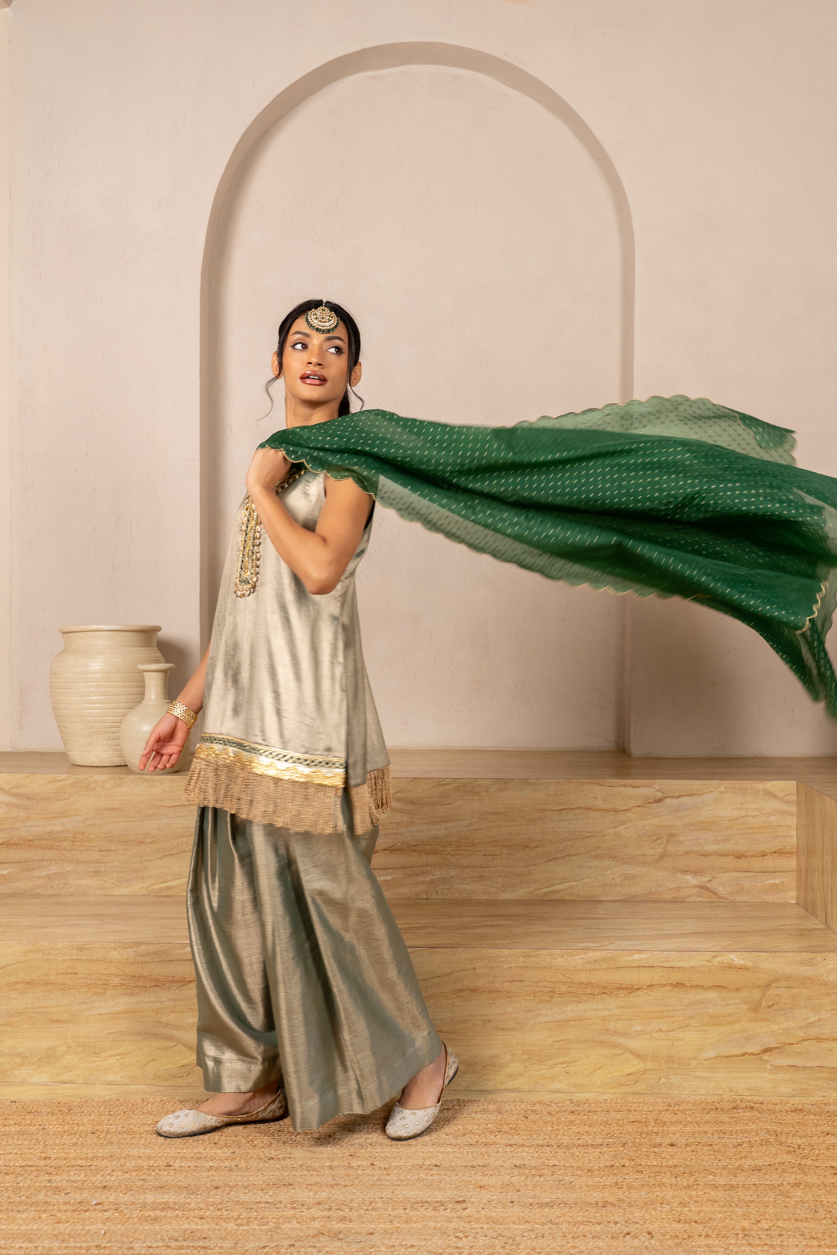 Chamak Sleeveless Twill kurta , Pants &amp; Banarasi Organza Dupatta
