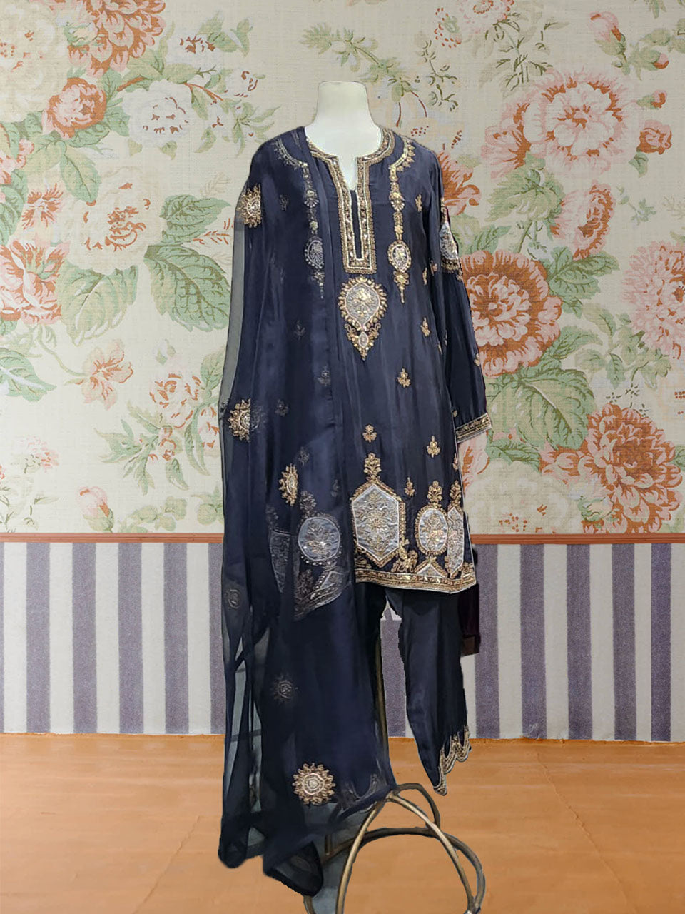 Embroidered Kurta with tissue patches, embroidered pants and dupatta