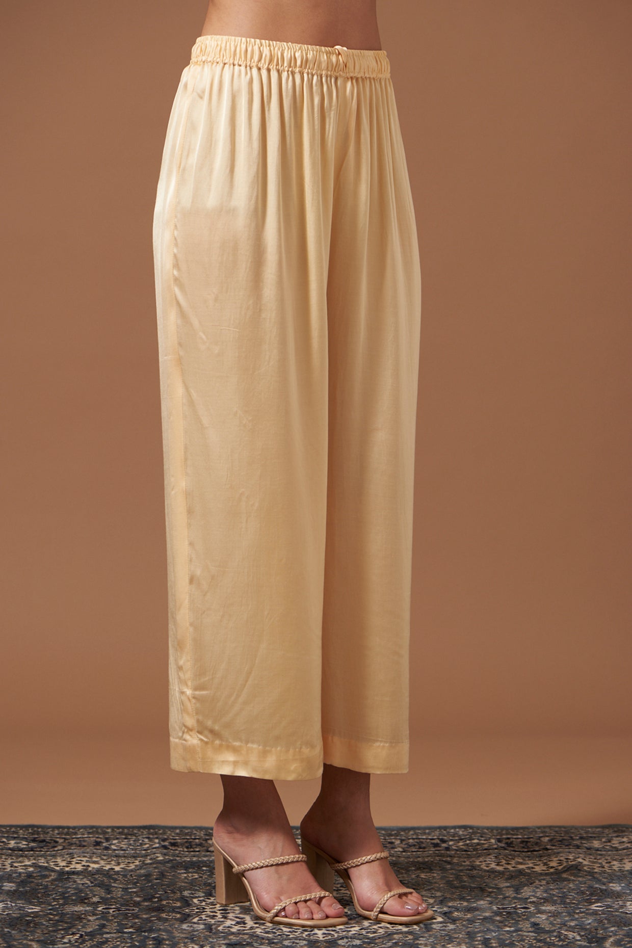 Diagonal Bandhej Kurta With Beige Pants & Gota Work Dupatta