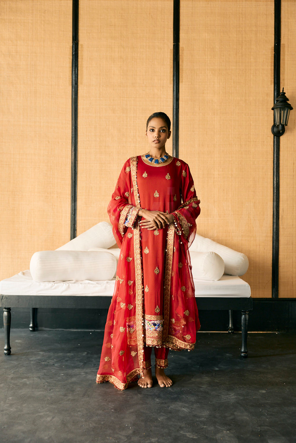 Classic kurta set for the wardrobe with embroidery