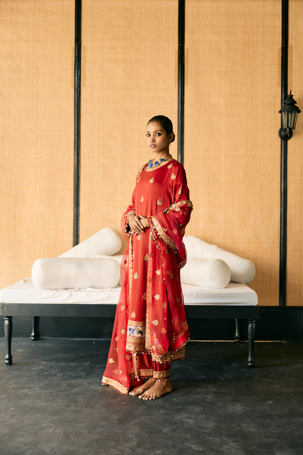 Classic kurta set for the wardrobe with embroidery