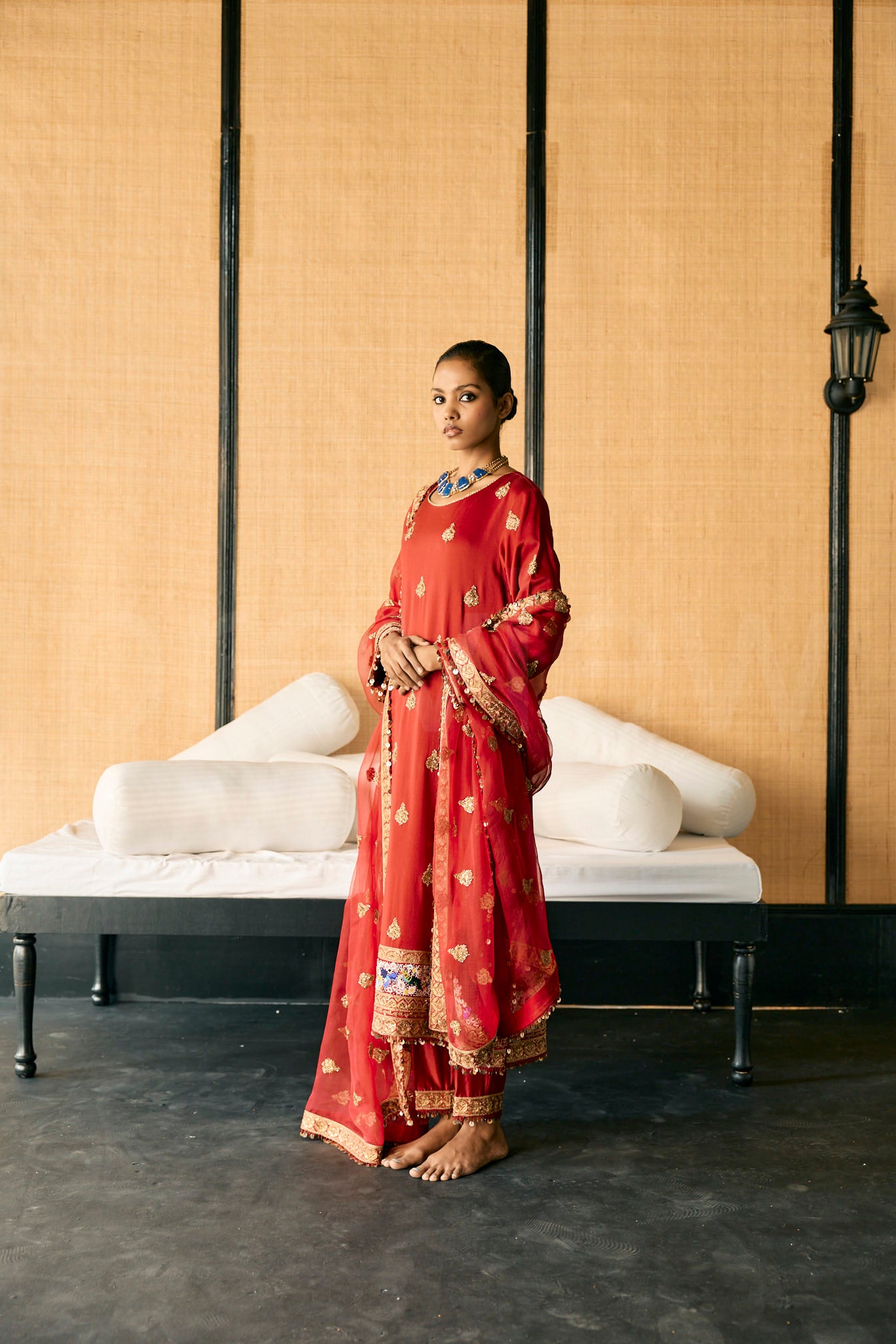 Classic kurta set for the wardrobe with embroidery