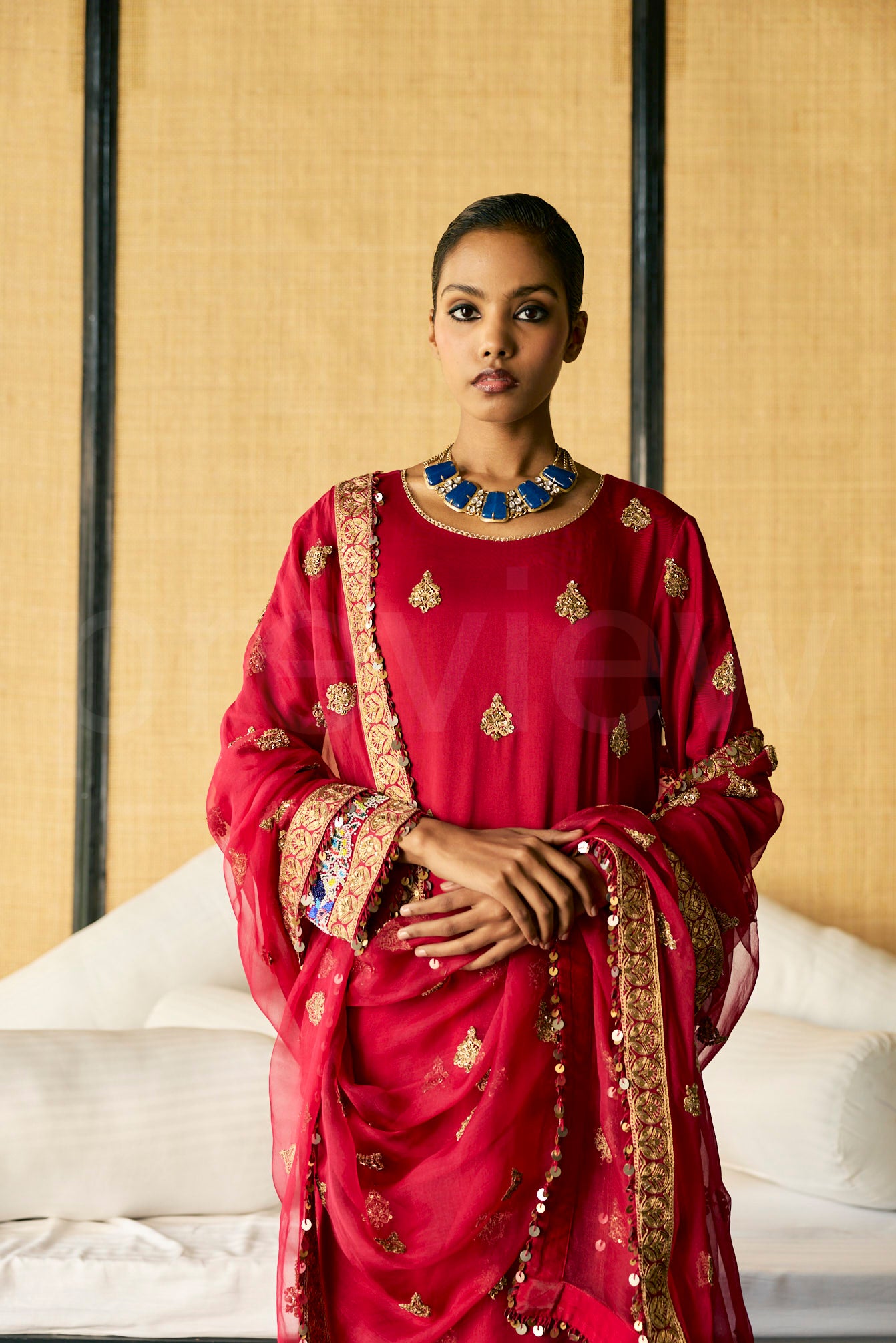 Classic kurta set for the wardrobe with embroidery