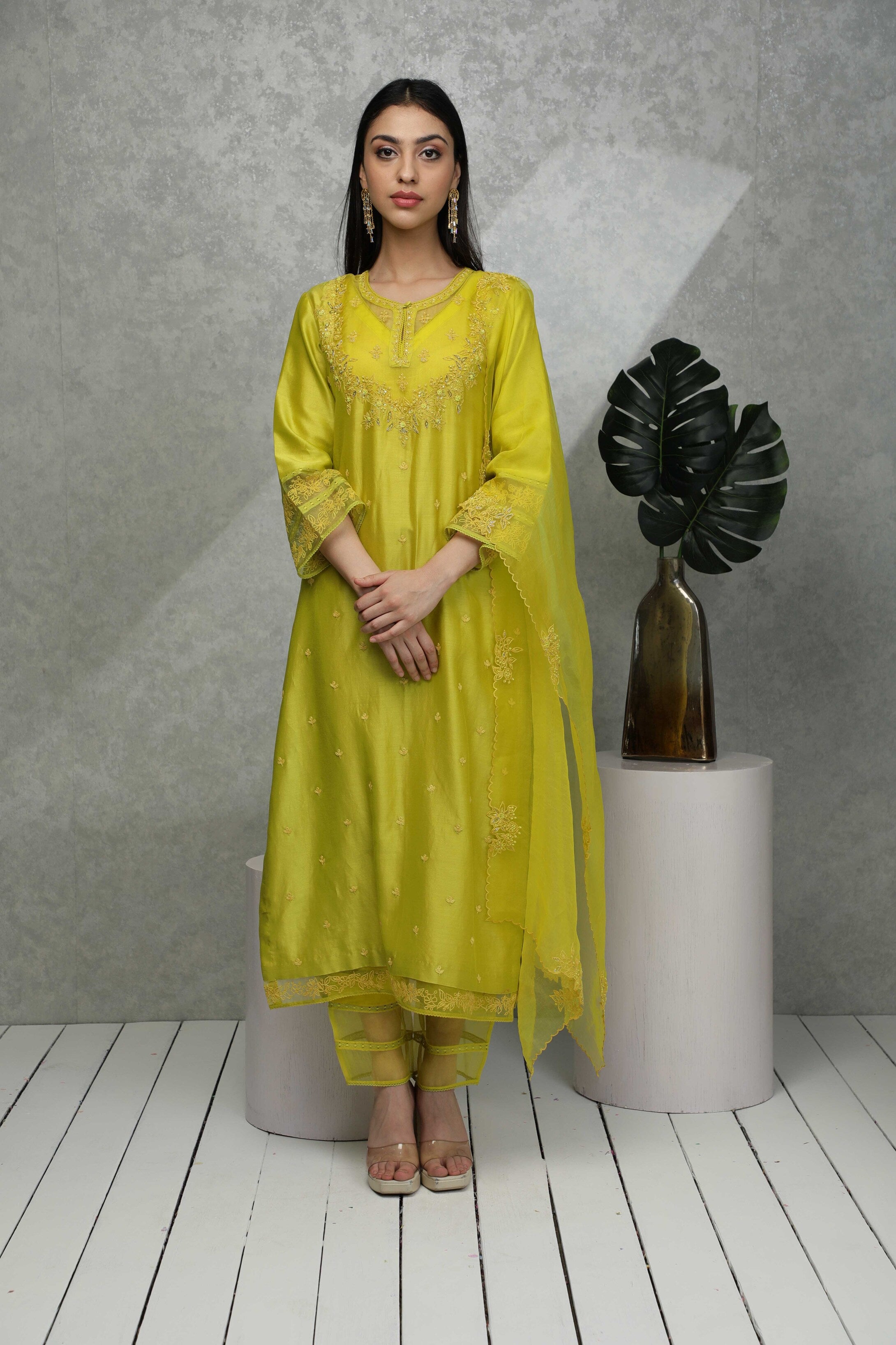 Festive kurta with pants & Organza dupatta